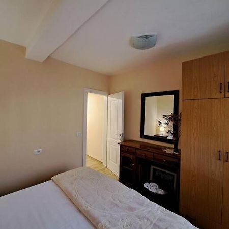 Quiet, Cozy, Luminous Apartment Tirana Exterior photo