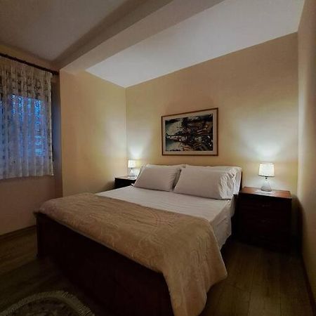 Quiet, Cozy, Luminous Apartment Tirana Exterior photo
