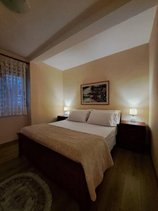 Quiet, Cozy, Luminous Apartment Tirana Exterior photo