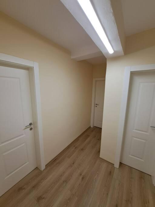 Quiet, Cozy, Luminous Apartment Tirana Exterior photo